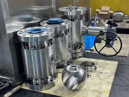 High-pressure ball valve